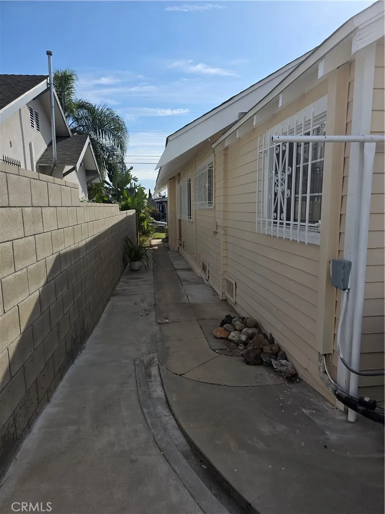 5311 La Mirada, Los Angeles, California 90029 home-pic-3