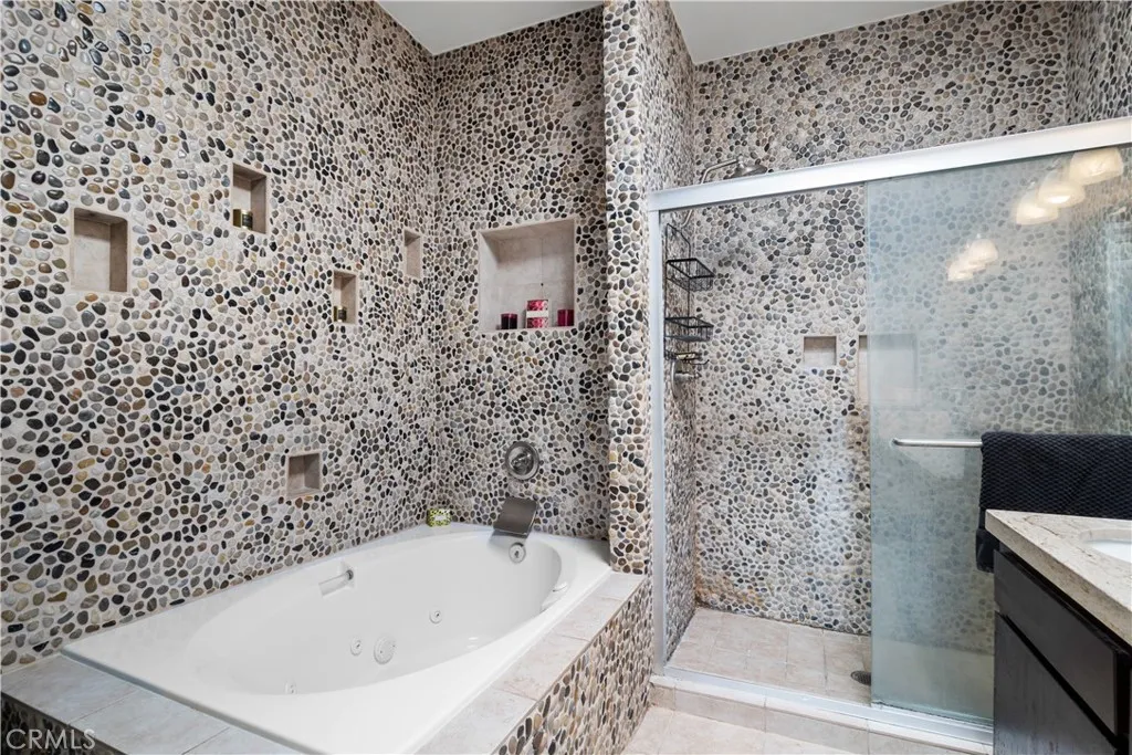 5010 Cahuenga Boulevard 107, North Hollywood, California 91601 home-pic-29