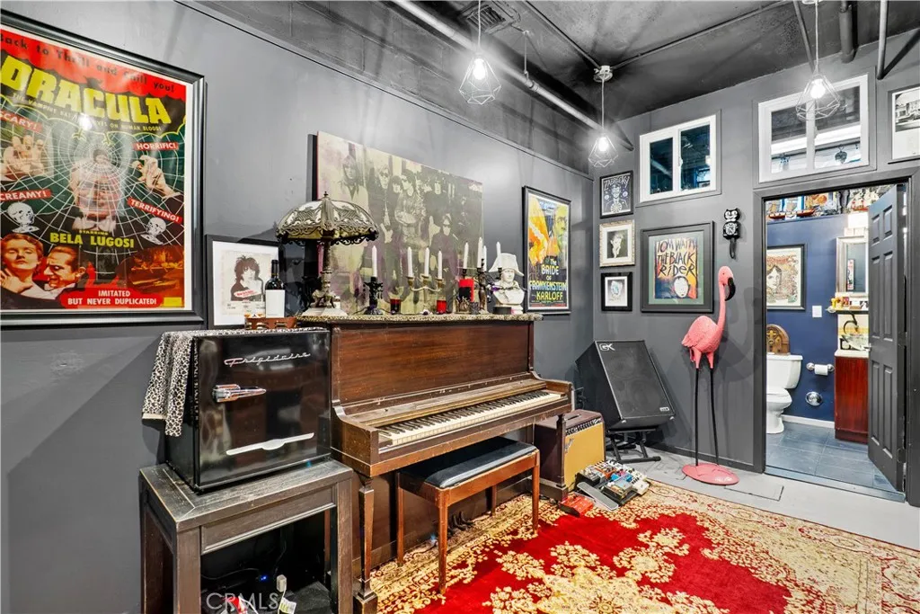 5010 Cahuenga Boulevard 107, North Hollywood, California 91601 home-pic-19