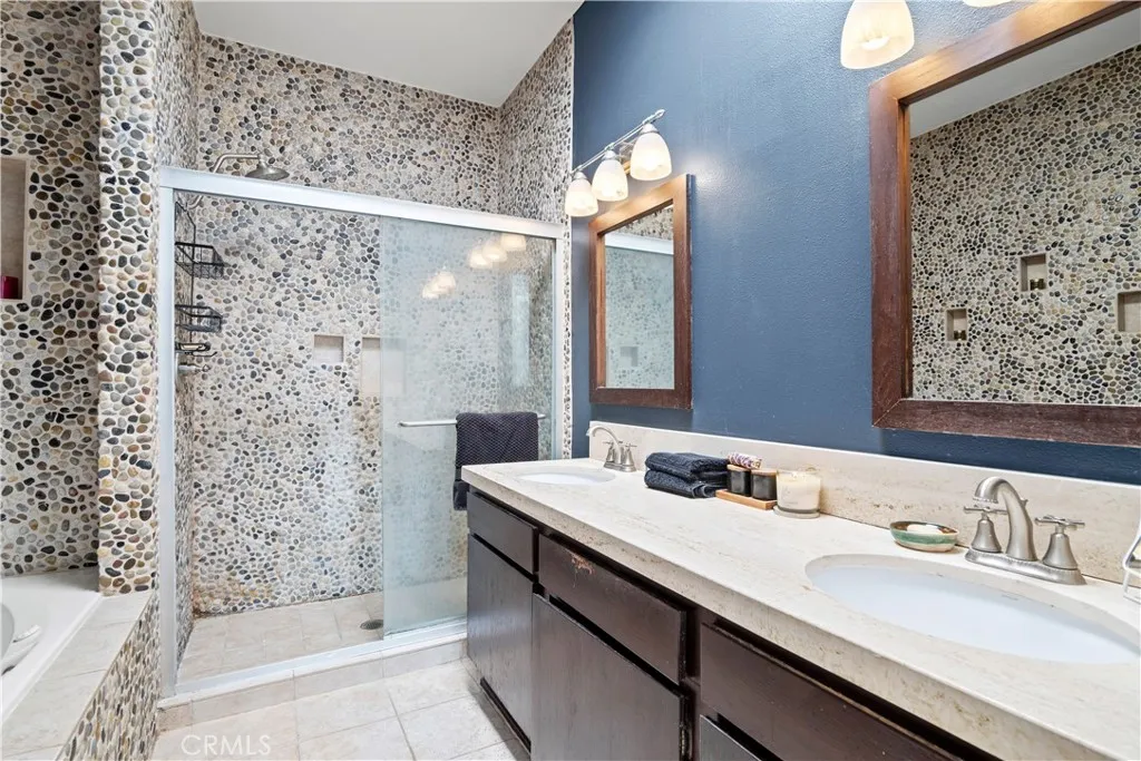 5010 Cahuenga Boulevard 107, North Hollywood, California 91601 home-pic-27