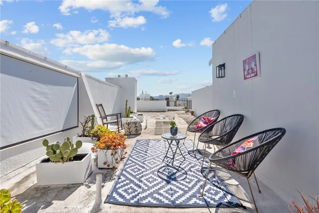 5010 Cahuenga Boulevard 107, North Hollywood, California 91601 home-pic-42