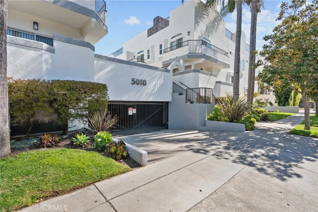 5010 Cahuenga Boulevard 107, North Hollywood, California 91601 home-pic-2