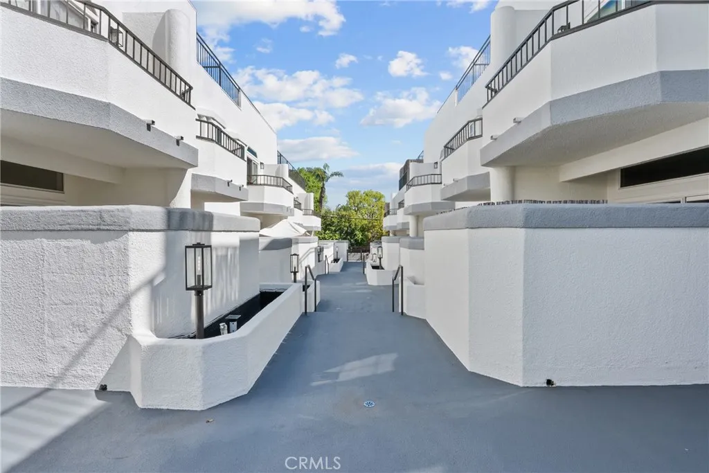 5010 Cahuenga Boulevard 107, North Hollywood, California 91601 home-pic-3
