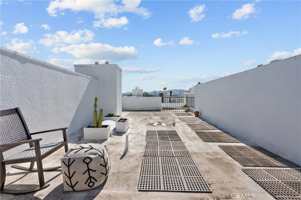 5010 Cahuenga Boulevard 107, North Hollywood, California 91601 home-pic-43