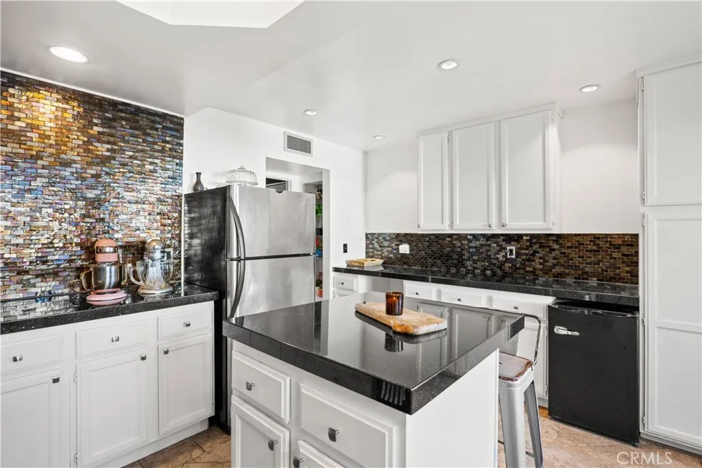 5010 Cahuenga Boulevard 107, North Hollywood, California 91601 home-pic-13