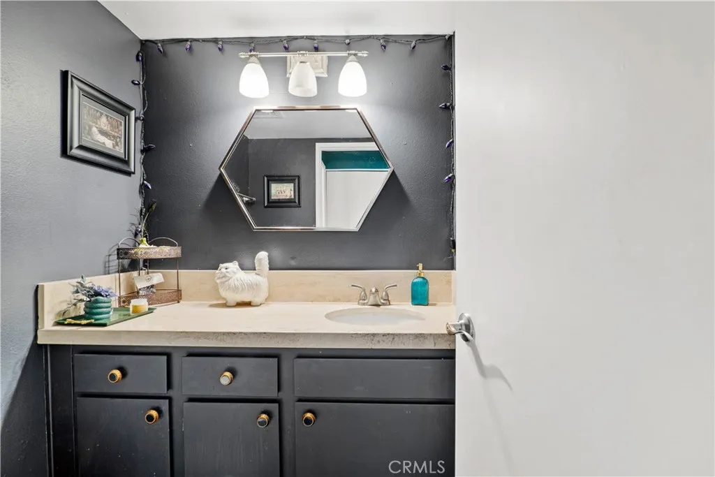 5010 Cahuenga Boulevard 107, North Hollywood, California 91601 home-pic-11