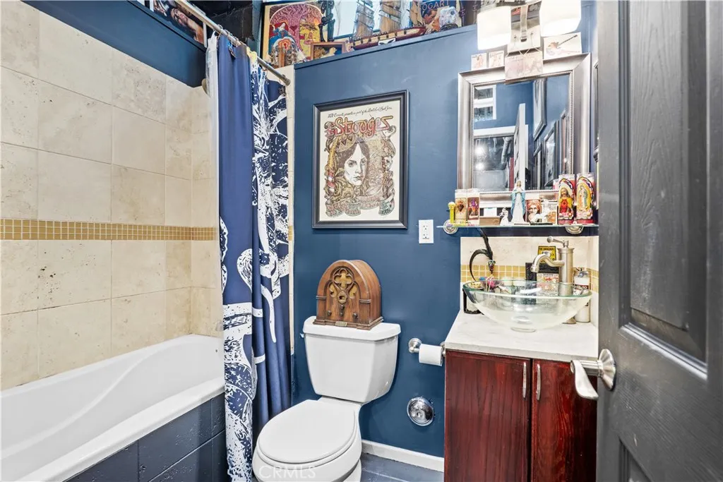5010 Cahuenga Boulevard 107, North Hollywood, California 91601 home-pic-20