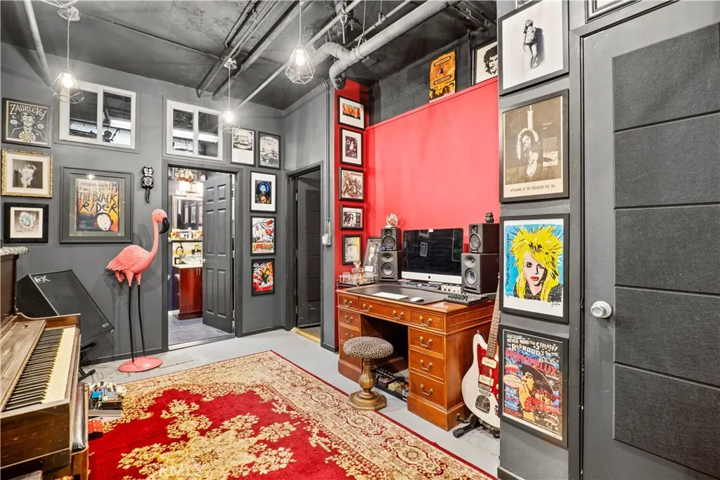 5010 Cahuenga Boulevard 107, North Hollywood, California 91601 home-pic-18