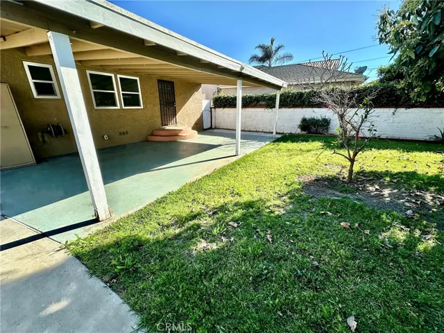 Large Patio and Yard Perfect for Entertaining