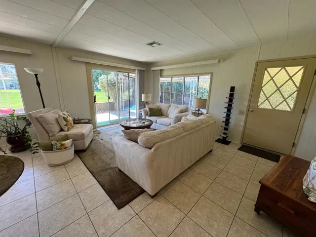 Living Room (2)