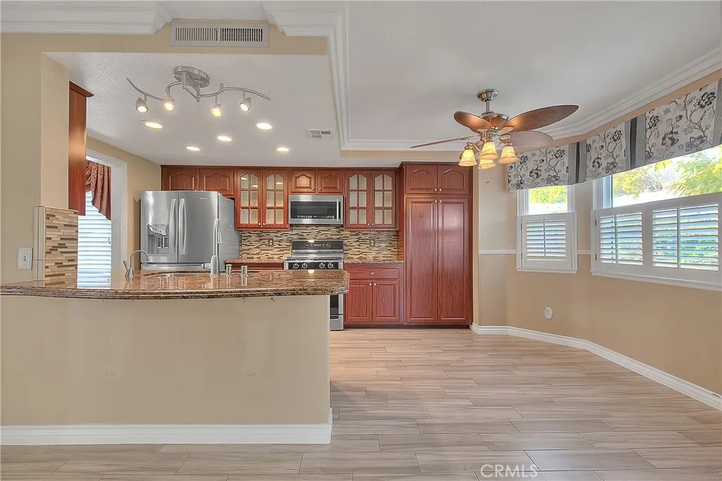 1239 Mallorca, Upland, California 91784 home-pic-10