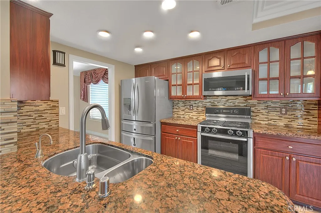 1239 Mallorca, Upland, California 91784 home-pic-15