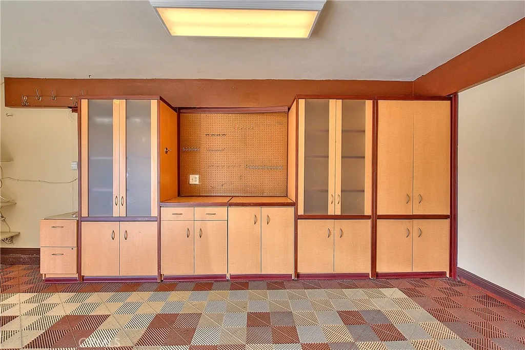1239 Mallorca, Upland, California 91784 home-pic-34