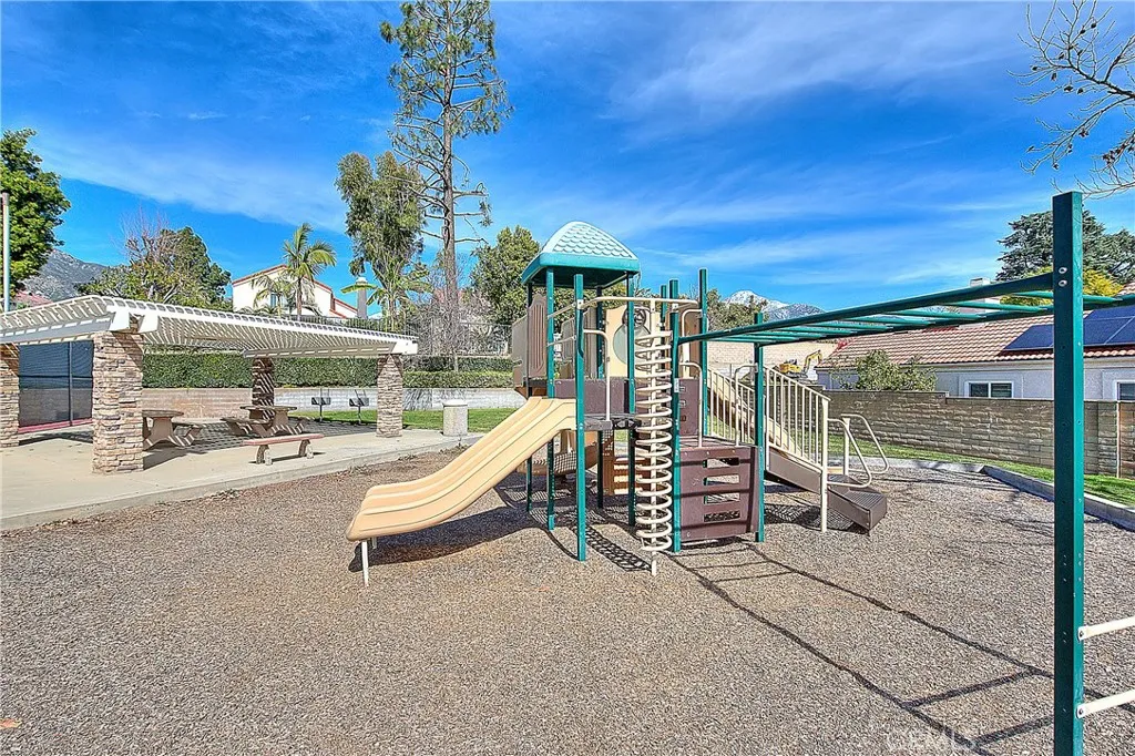 1239 Mallorca, Upland, California 91784 home-pic-41