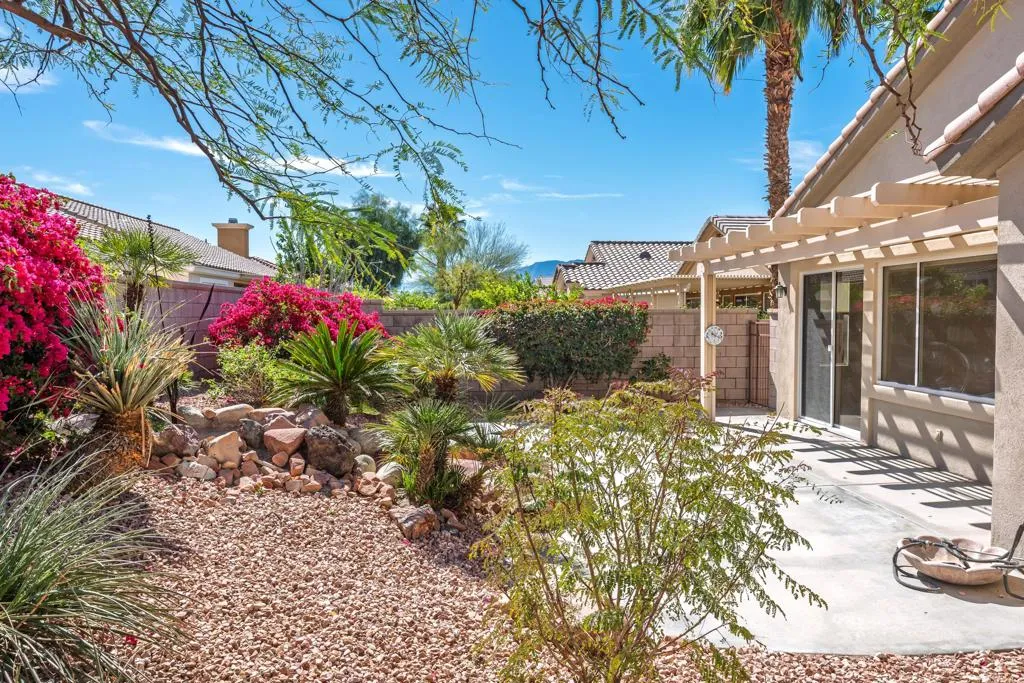 37410 Medjool Avenue, Palm Desert, California 92211 home-pic-33