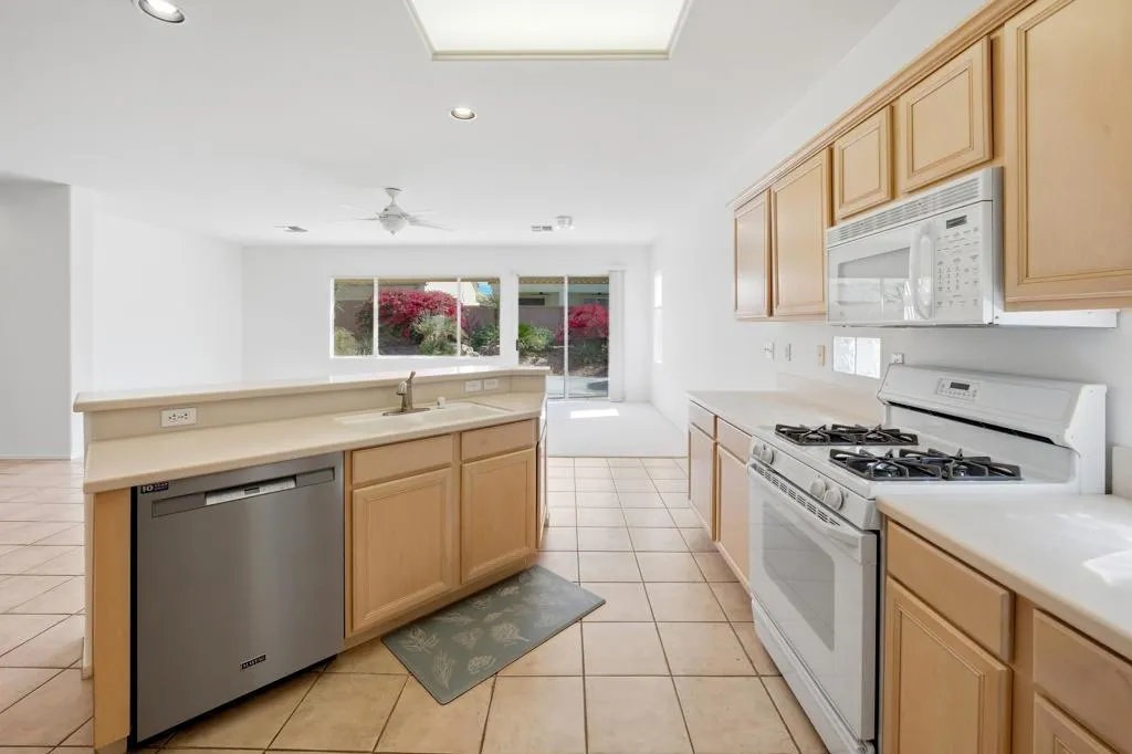 37410 Medjool Avenue, Palm Desert, California 92211 home-pic-19
