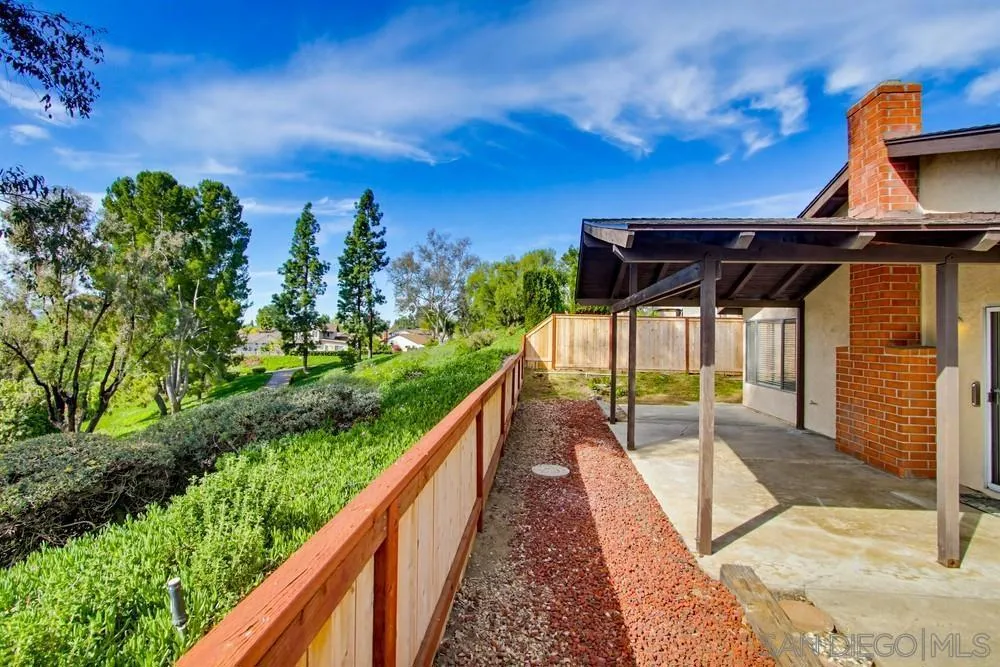 321 Skyridge Ln, Escondido, California 92026 home-pic-21