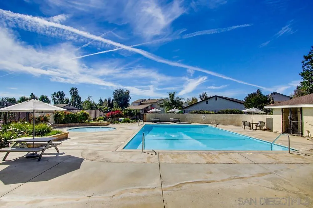 321 Skyridge Ln, Escondido, California 92026 home-pic-23