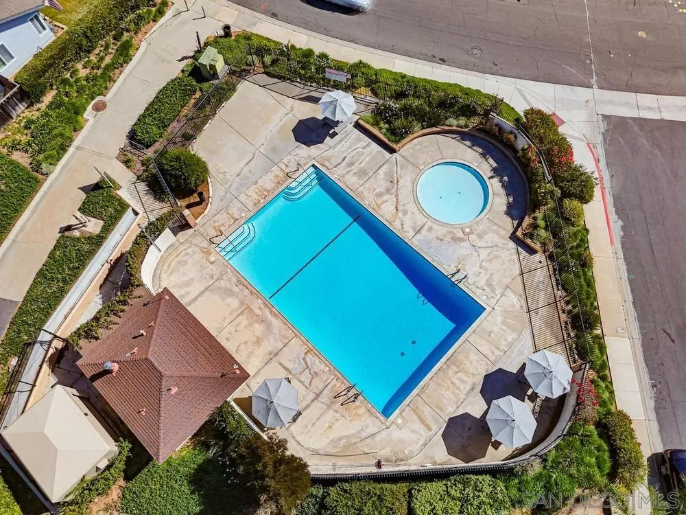 321 Skyridge Ln, Escondido, California 92026 home-pic-24