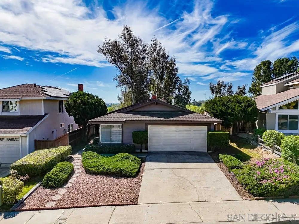 321 Skyridge Ln, Escondido, California 92026 home-pic-1