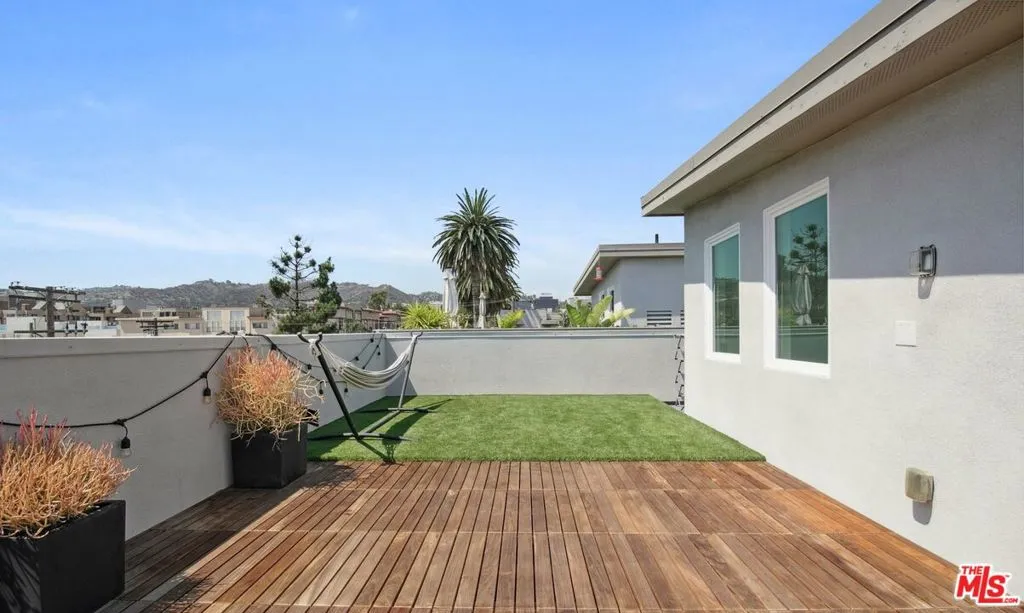 1156 N Orange Drive, Hollywood, California 90038 home-pic-22