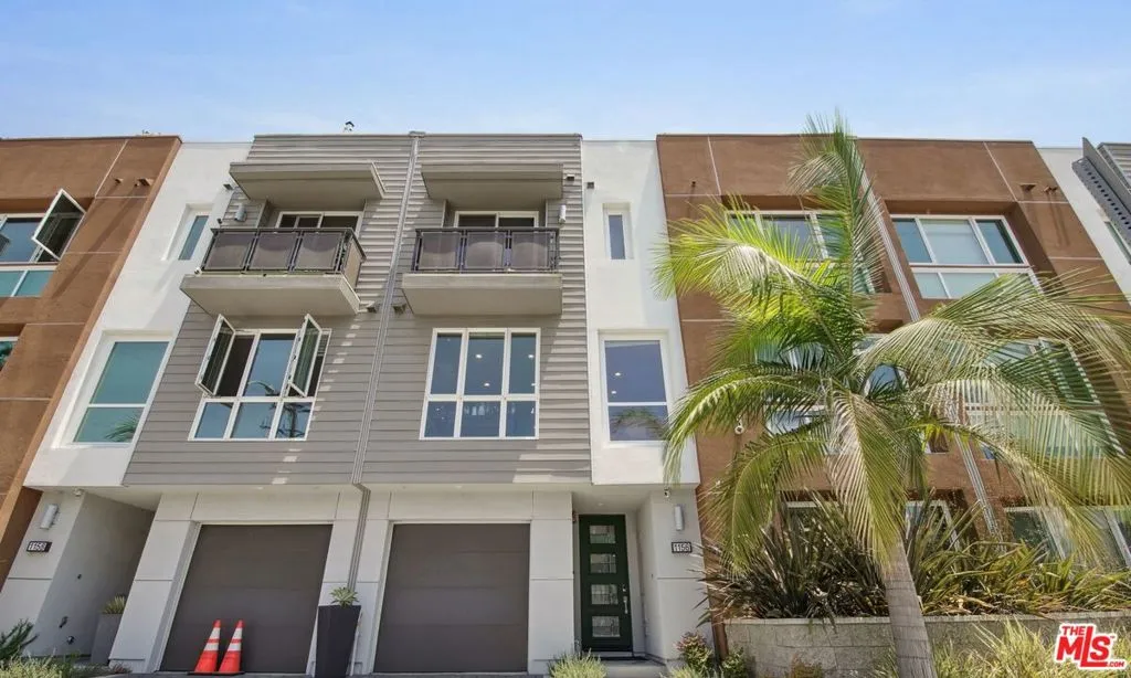 1156 N Orange Drive, Hollywood, California 90038 home-pic-2