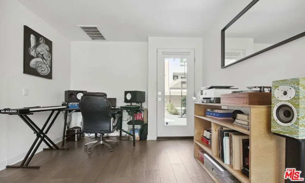 1156 N Orange Drive, Hollywood, California 90038 home-pic-19