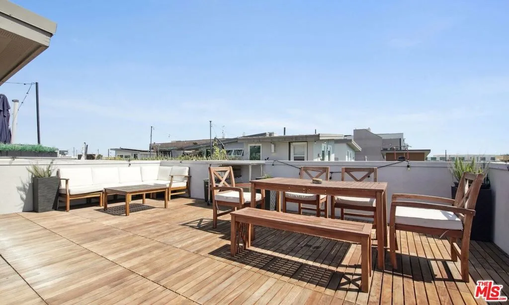 1156 N Orange Drive, Hollywood, California 90038 home-pic-23