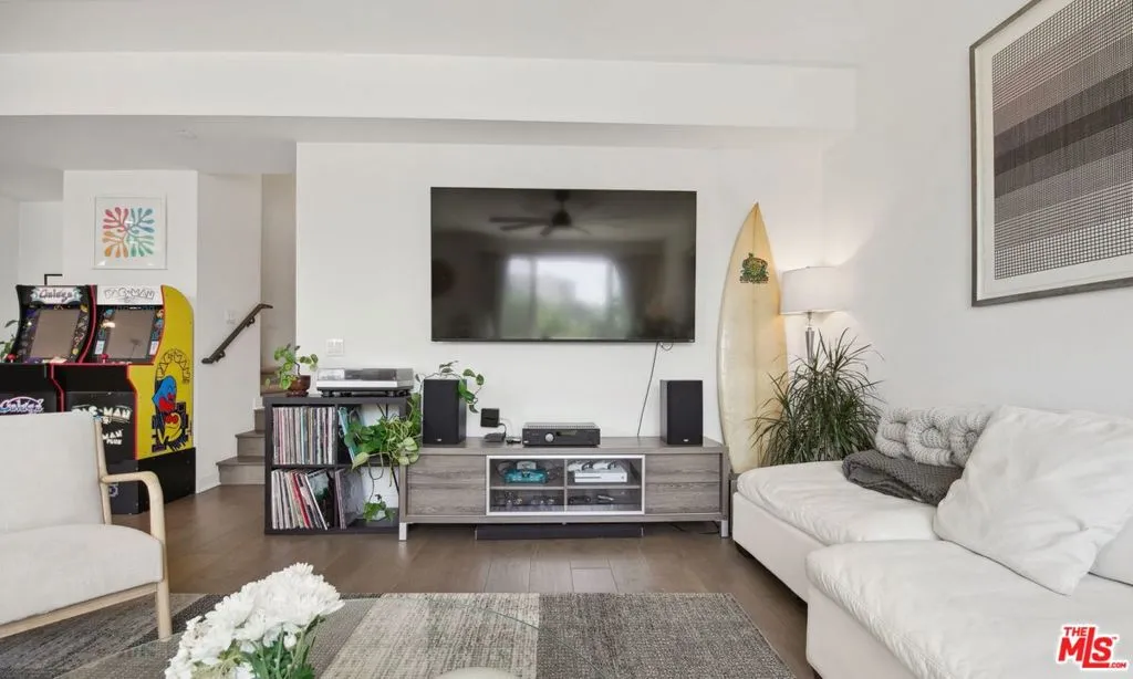 1156 N Orange Drive, Hollywood, California 90038 home-pic-9