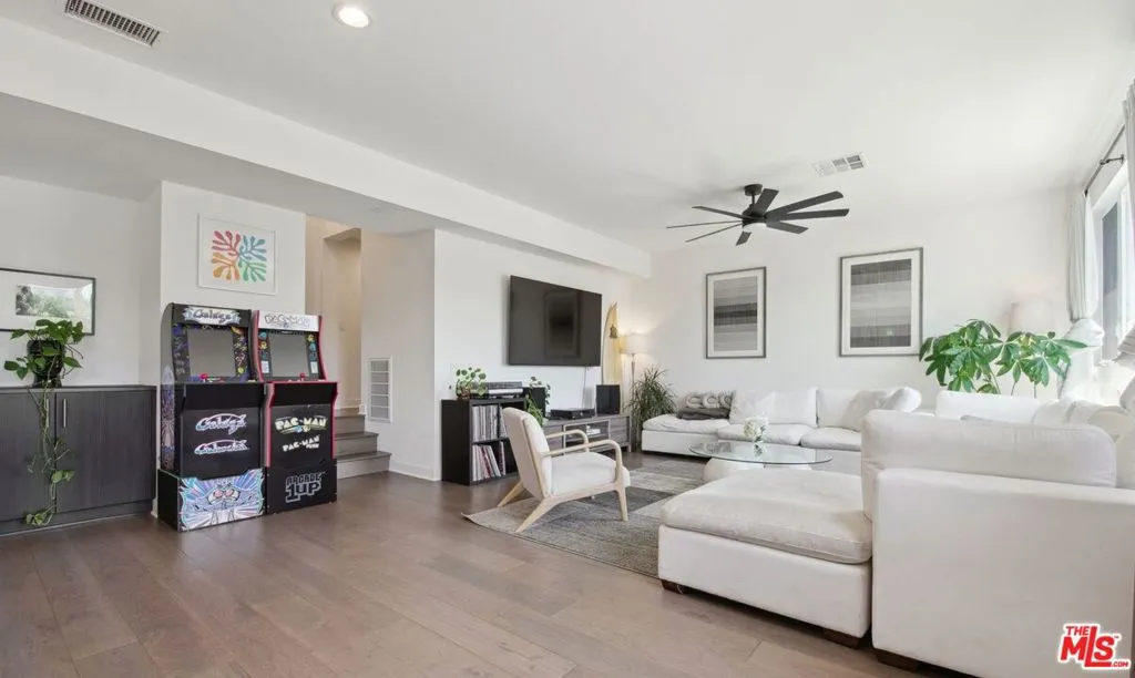 1156 N Orange Drive, Hollywood, California 90038 home-pic-6