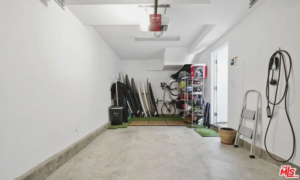 1156 N Orange Drive, Hollywood, California 90038 home-pic-25