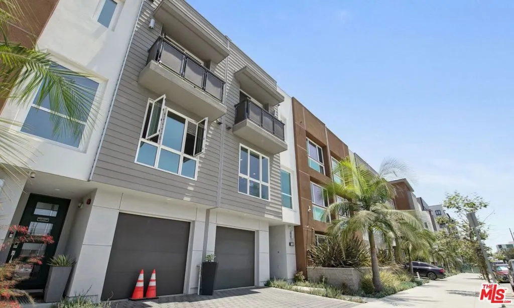 1156 N Orange Drive, Hollywood, California 90038 home-pic-1