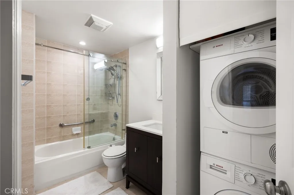 2960 Neilson Way 301, Santa Monica, California 90405 home-pic-24