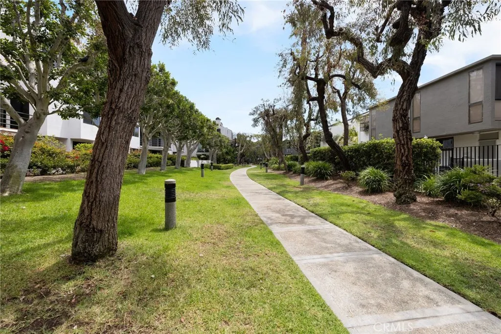 2960 Neilson Way 301, Santa Monica, California 90405 home-pic-29