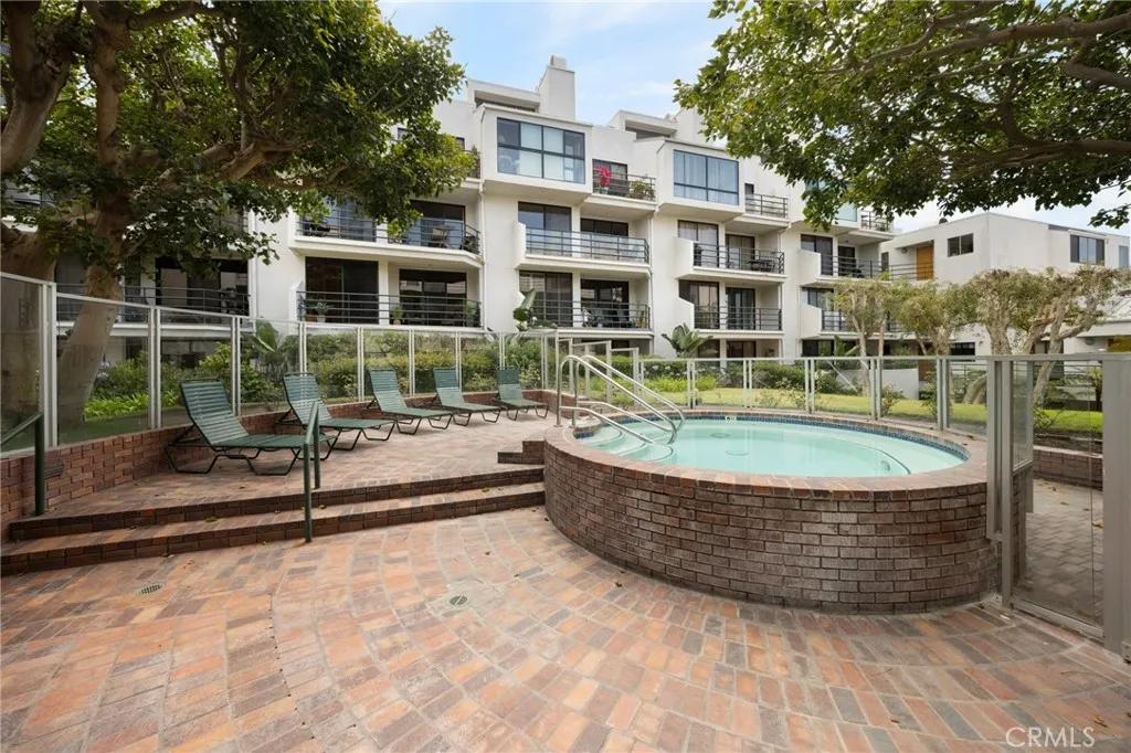 2960 Neilson Way 301, Santa Monica, California 90405 home-pic-31