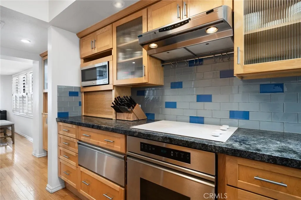 2960 Neilson Way 301, Santa Monica, California 90405 home-pic-10
