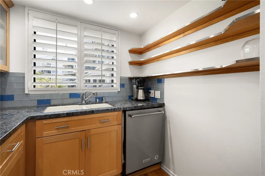 2960 Neilson Way 301, Santa Monica, California 90405 home-pic-11