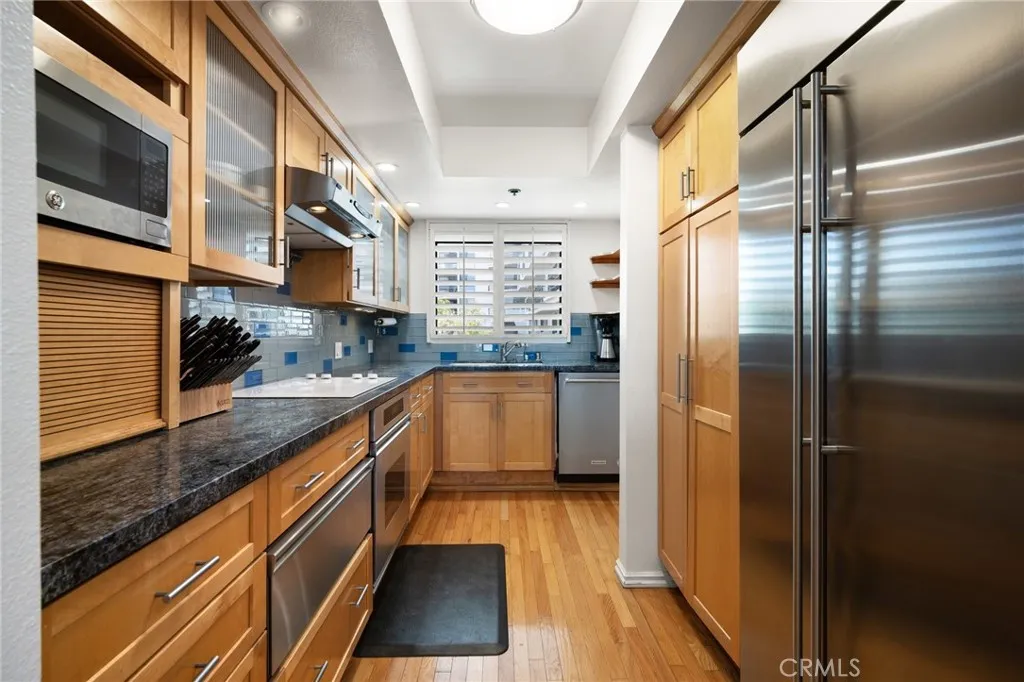 2960 Neilson Way 301, Santa Monica, California 90405 home-pic-9