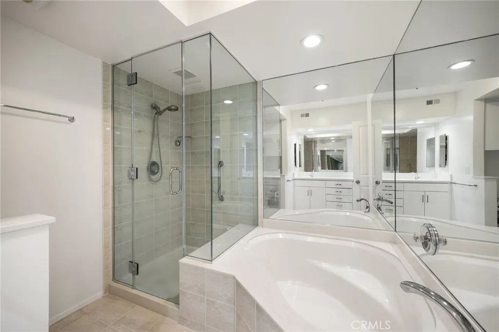 2960 Neilson Way 301, Santa Monica, California 90405 home-pic-19