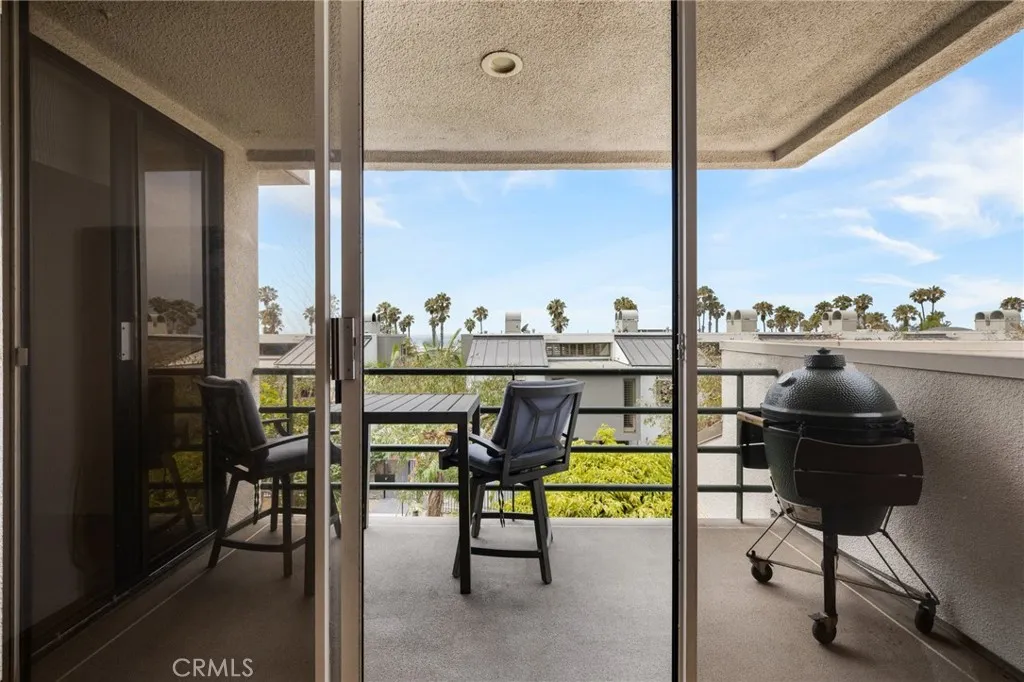 2960 Neilson Way 301, Santa Monica, California 90405 home-pic-38