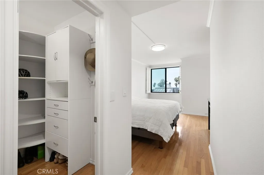 2960 Neilson Way 301, Santa Monica, California 90405 home-pic-17
