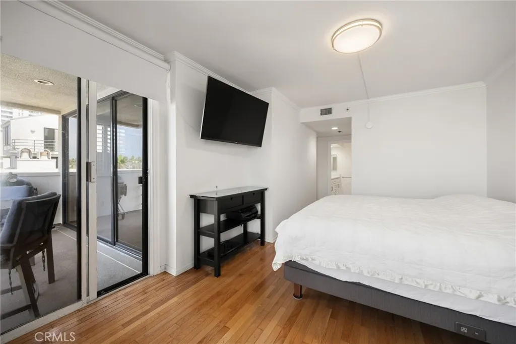 2960 Neilson Way 301, Santa Monica, California 90405 home-pic-14
