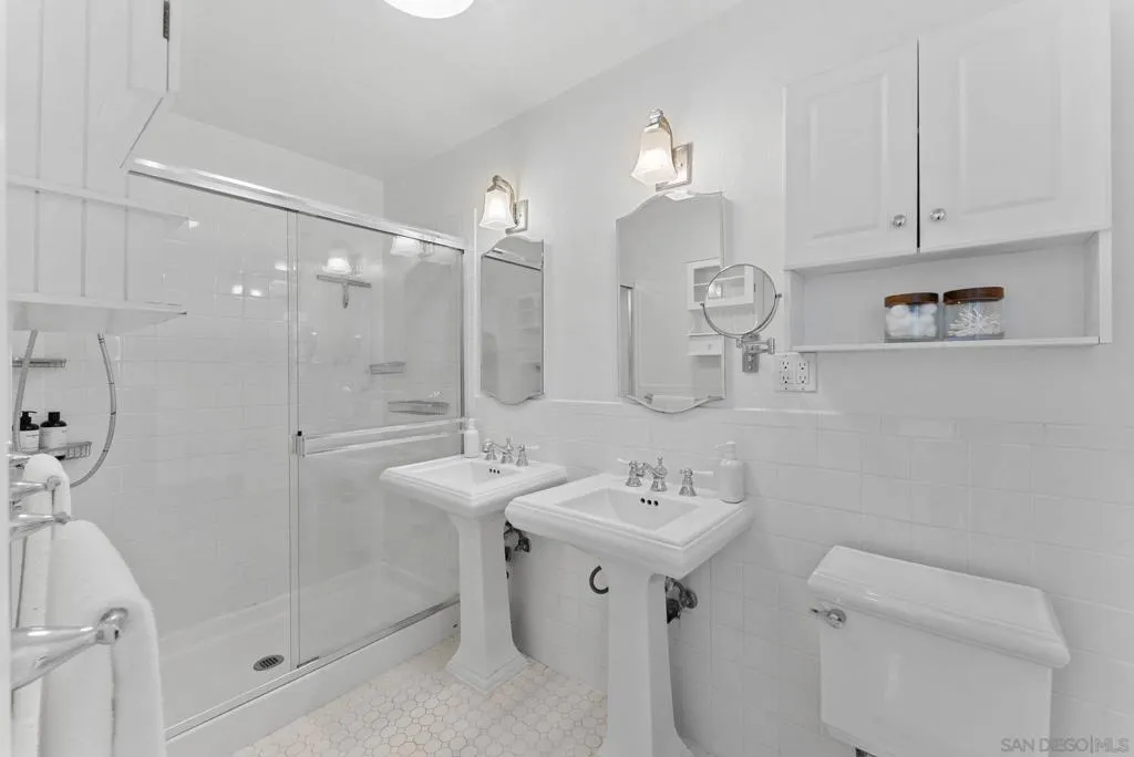 4540 E Talmadge Drive, San Diego, California 92116 home-pic-24