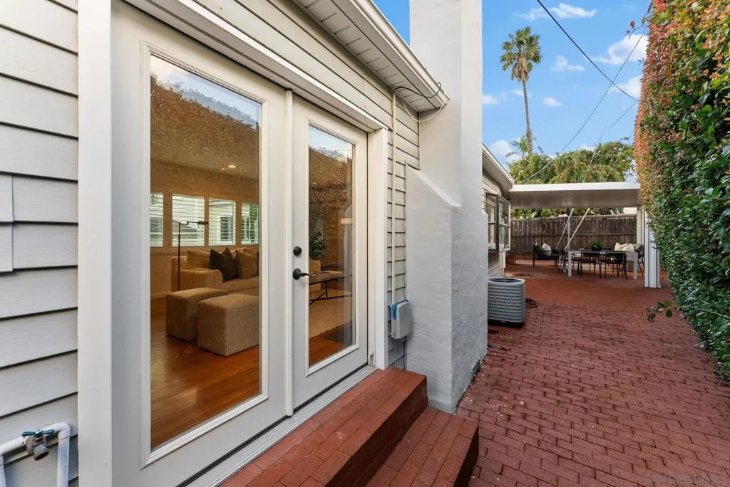 4540 E Talmadge Drive, San Diego, California 92116 home-pic-25