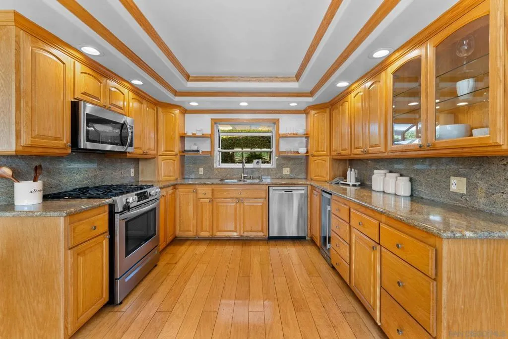 4540 E Talmadge Drive, San Diego, California 92116 home-pic-10