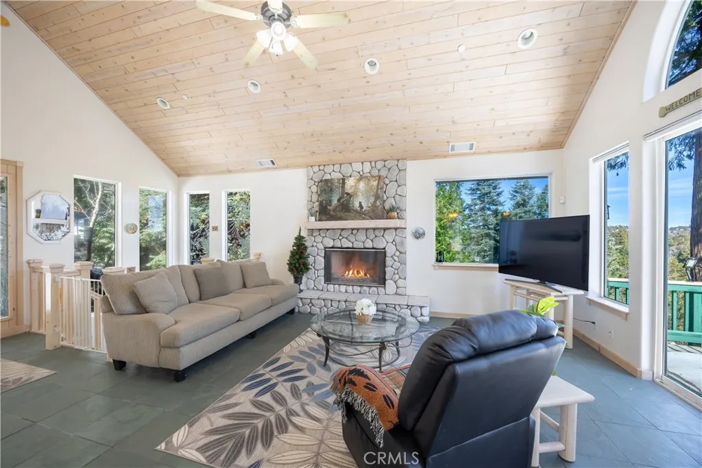 277 Grizzly Road, Lake Arrowhead, California 92352 home-pic-2
