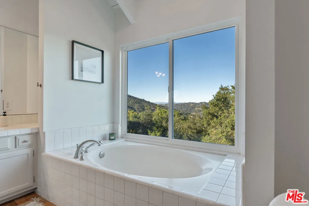 20675 Medley Lane, Topanga, California 90290 home-pic-18