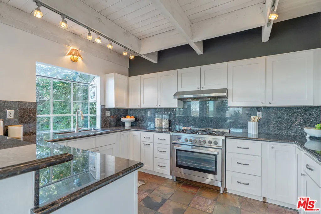 20675 Medley Lane, Topanga, California 90290 home-pic-15