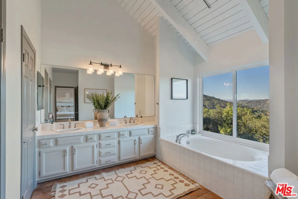20675 Medley Lane, Topanga, California 90290 home-pic-20