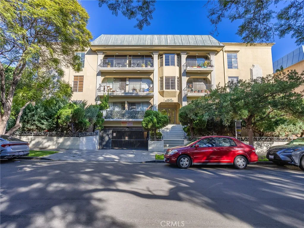 1410 S Bentley Avenue 103, Westwood Century City, California 90025 home-pic-3